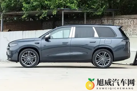156寸后排大屏+六座布局，这台增程纯电SUV真香价开售-3