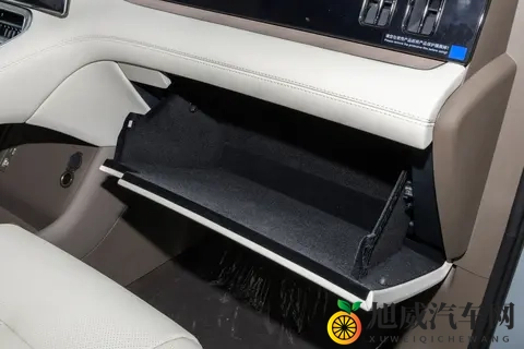 拒绝“凑合”！腾势N8L：带 N9 同款黑科技，家庭用户会买账？-3