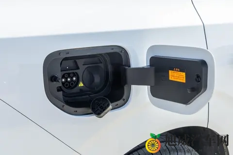 2026款东风奕派eπ008五座版：一款体现实用主义的家用车-2