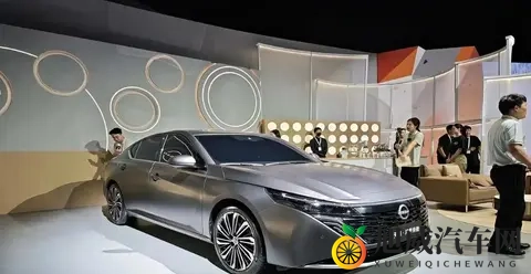 2026款日产天籁实车，车身修长时尚，搭载20T引擎，售价18万起！-3