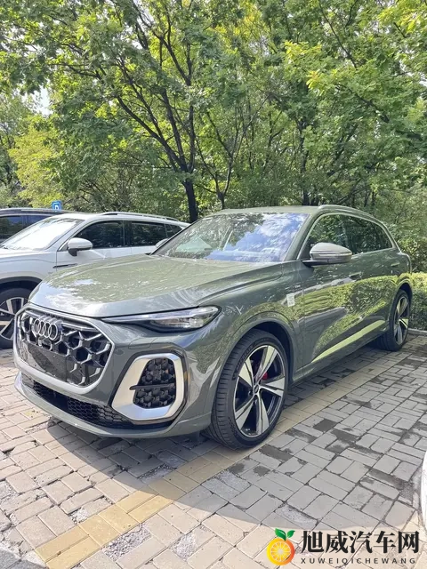 美女扒开屁股：性感佳人露出香臀-1