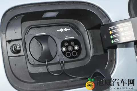 方程豹钛7：解决家庭出行痛点，实用性才是硬道理-1