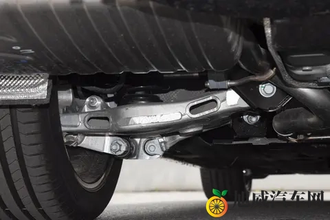 捷豹 XFL 2 款车型配置拆解:2398 万起怎么选?实用党 & 性能党都看这-2