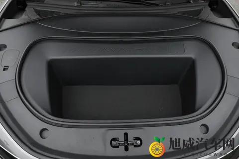 不止代步！阿维塔 12 皇家剧院版，把私人剧院搬进车里-3