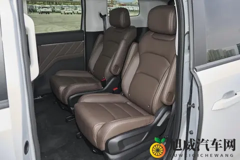 768万起家用MPV!真7座大空间,10万级可配备电滑门-3