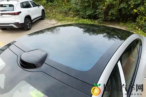 这款15万级四驱轿跑,37s破百,配激光雷达,轴距2915mm,太带劲-2