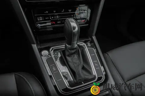 大众CC不再坚持,降价5万,无边框车门+掀背轿跑,如何选-1