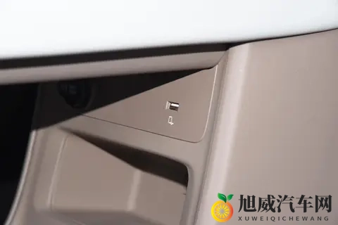 零跑Lafa5的“叛逆”与“野心”-1