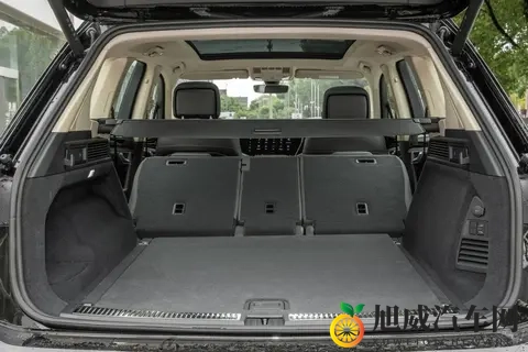 纯进口的中大型SUV,配20T发动机+空气悬挂,25款大众途锐能买?-2