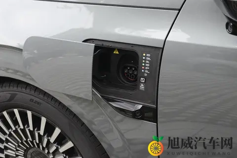 七座过道版极氪009：宽敞二排过道、实用布局，究竟如何？-2