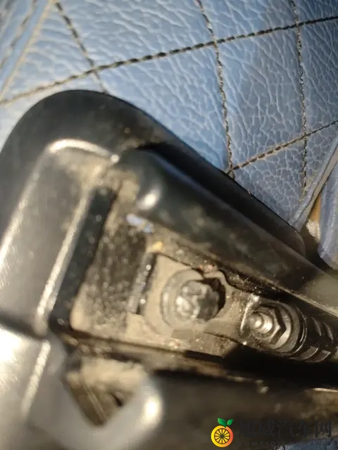 黄色不良软件下载：汽车软件安全风险解析：揭秘潜在隐患与防范之道-2