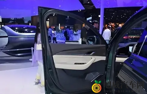 沃尔沃打响“第一枪”！暴跌16万，长5米1+8AT，连隔音都是多层-1