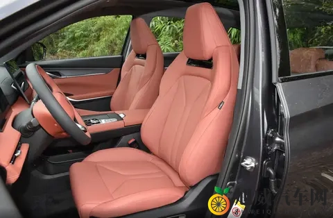 26款长安CS75 PLUS上市，百公里油耗696L，配146英寸中控屏-2