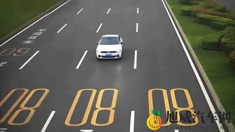 为啥闯红灯都从后面抓拍，超速却从前面抓拍-1