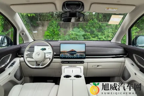 26款岚图梦想家乾崑版，豪华MPV的科技新标杆，全家出游的神选-2