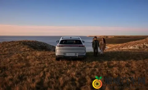 被忽略的细节！全新极狐阿尔法t5空间大比拼-3