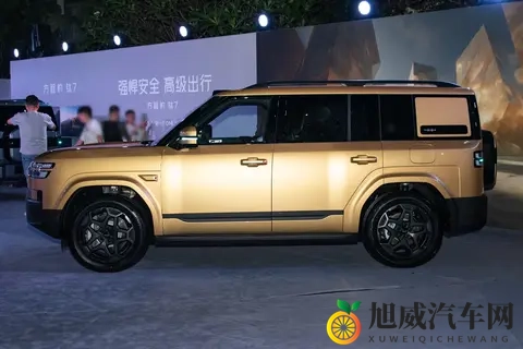 比亚迪又上硬菜，大五座+四驱，续航1300km-1