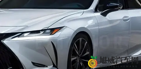 2025年还卖燃油车？雷克萨斯ES图的到底是什么！-1
