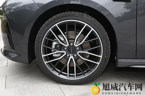 10万出头买20T+8AT，还能选装碳纤维尾翼，体验全新领克03-3