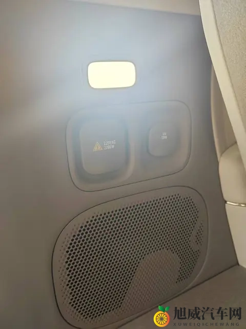 智己LS9实体店看车体验——不愧是上汽旗舰-3