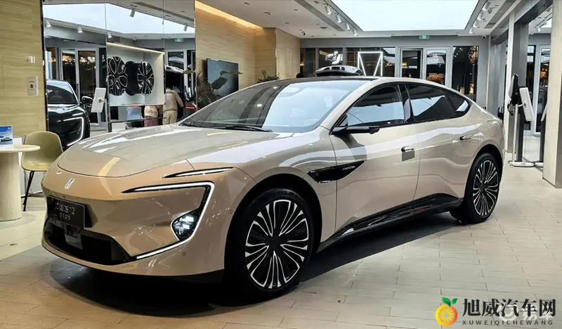 史莱姆把散兵肚子撑满：神秘史莱姆填充汽车，探索环保汽车新理念-1