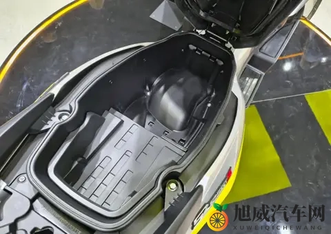 无极龙骨式踏板SR125 GTS米兰展亮相，水冷四气门+满配+十足战斗感-2