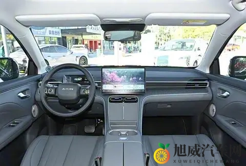 外卖小哥吃大鲜肉的logo：外卖小哥形象融入LOGO，汽车品牌新创意引关注-3