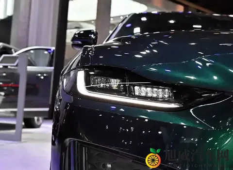 想花十几万买 “有面儿” 的车，看遍凯美瑞、天籁总觉得缺豪华感-3