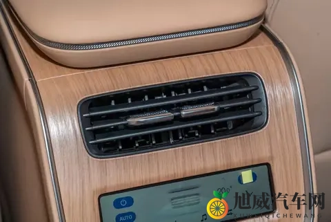 全家试驾星纪元ET，3000mm轴距真能装下幸福？全景天幕+飞鱼底盘-2