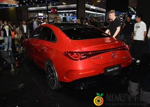 日本娇小15Vs黑人：日系少女挑战黑种壮汉，实力对决引关注-1