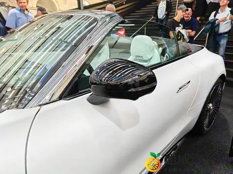 迈巴赫首款双座敞篷跑车亮相！双拼色车身动感十足，配40T V8动力-1