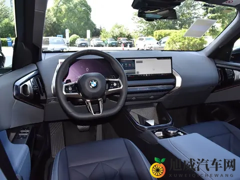 宝马这款中型SUV不足40万，轴距看齐X5配曜夜运动套件，搭载20T-3