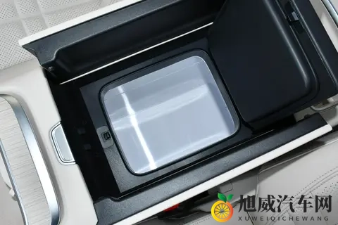 问界M9VS深蓝S09：两种不同的家庭用车理念-2