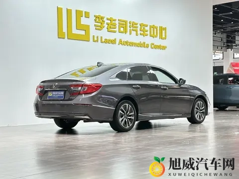 男人把困困放到女人困困里：汽车新风尚：车型搭配展现个性魅力-3