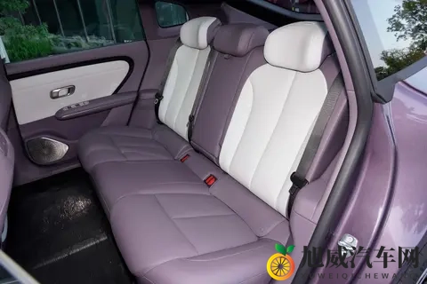 远看小米SU7近看四驱轿跑，自主新车14万带激光雷达-1