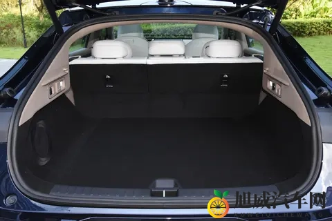 长安启源 A06 2026 款 增程版：CLTC 纯电续航 240km轴距 2922mm配置体验-3