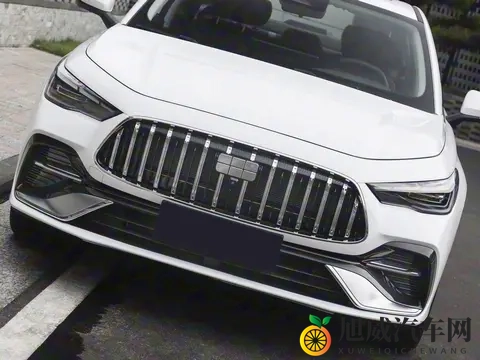 吉利“上硬菜”，688万三厢轿车，亏电油耗28L，买家用车看它-2