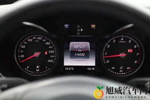 11万多拿下白色奔驰C级，家用代步有面儿-1