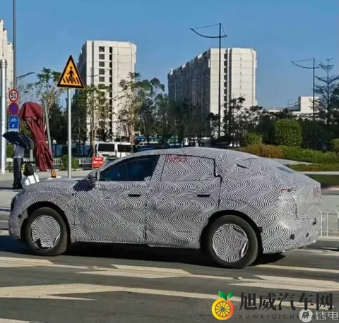 小鹏MONA SUV伪装谍照曝光，计划2026年正式推出-1