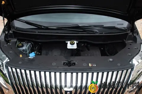 30 万内选 MPV 纠结？魏牌高山7 开了 1 个月，这些细节比想象中实在-1