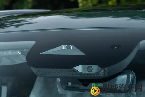 东风奕派eπ008增程超阔版：一款适合家庭使用的五座车型-3