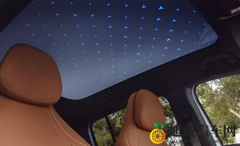 全新一代奔驰GLB下月首发，全新内饰也很有看点-1