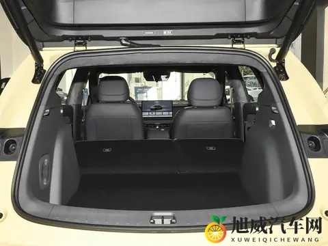 零跑造了台“红米YU7”，1058万起，造型拉风，不给油车留活路？-3