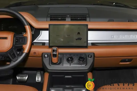 路虎卫士深度体验：V8 版 4 秒破百，硬派越野也能当家用-2