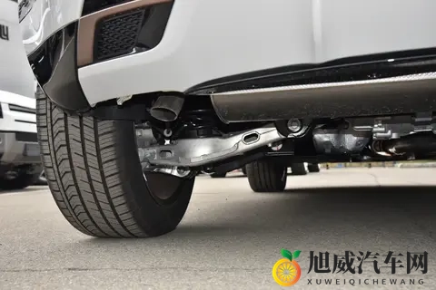 选车丨外观硬派年轻，两款车型配置，揽胜极光怎么选？全方面分析-1