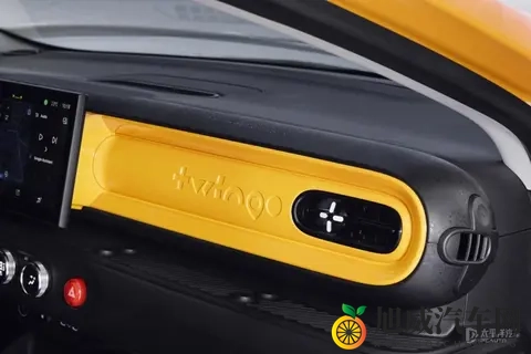 全新雷诺Twingo官图泄露 致敬初代车型-3