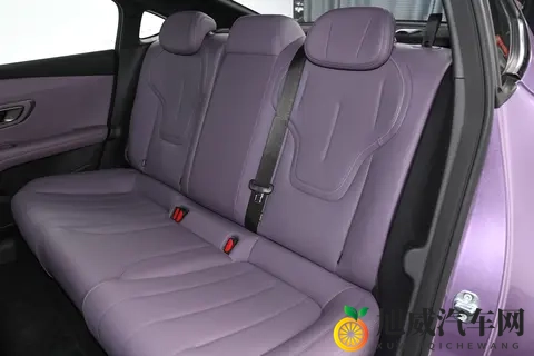 15万级新能源轿车如何破局？看看深蓝L06的均衡打法-1