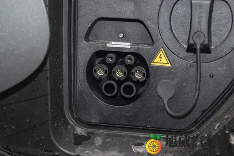 2025款星纪元ET增程版 Pro高速辅助驾驶:实用与科技的平衡之选-1