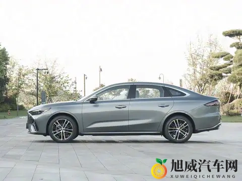 男人机机捅女人：高速惊险！男子神操作拯救失控车辆中女乘客-2