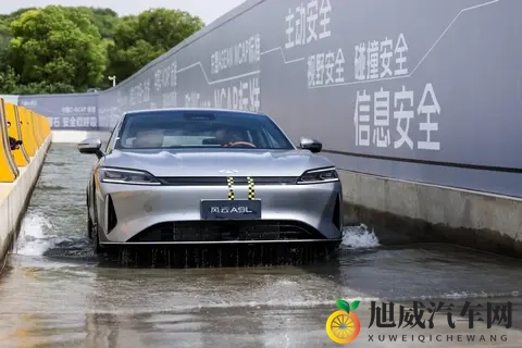 首款C级智慧旗舰，标配猎鹰700，车长超5米，将于11月15日上市-2